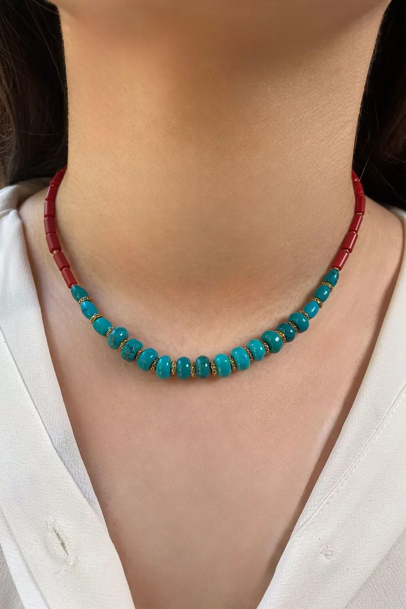 Turkuaz Taşlı Kırmızı Boncuklu El Yapımı Kolye