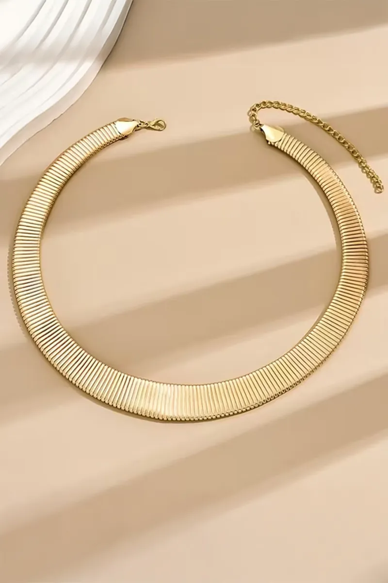 Lumos Gold Detaylı Geniş Form Kolye – Ayarlanabilir Zincirli Modern ve Şık Metal Tasarım Kolye - görsel 5