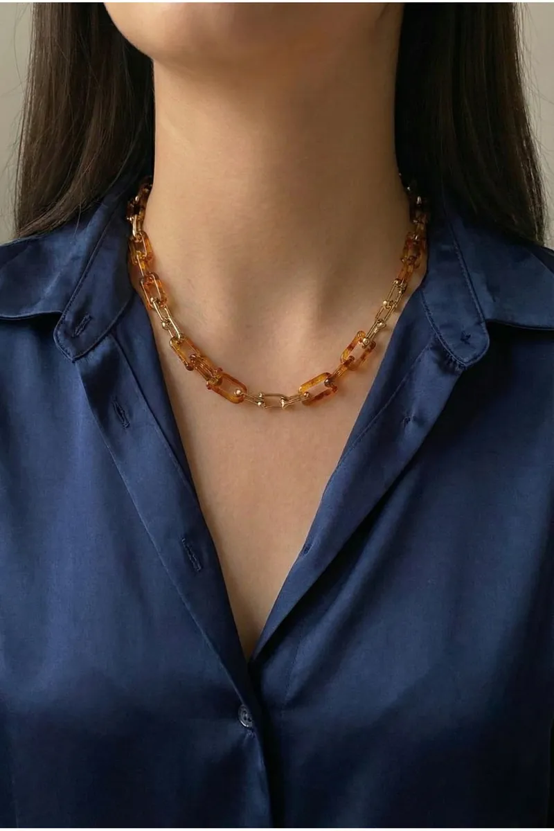 Kehribar Halkalı Gold Detaylı Zincir Kolye - görsel 2