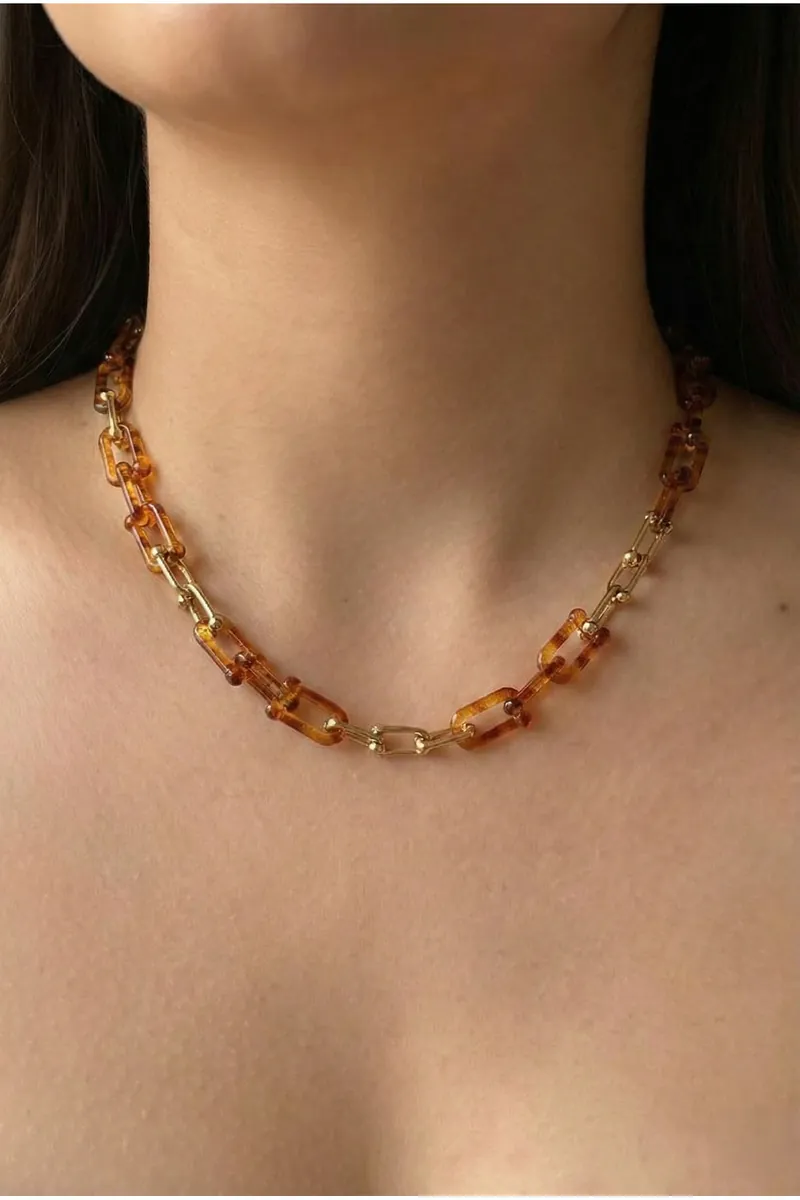 Kehribar Halkalı Gold Detaylı Zincir Kolye