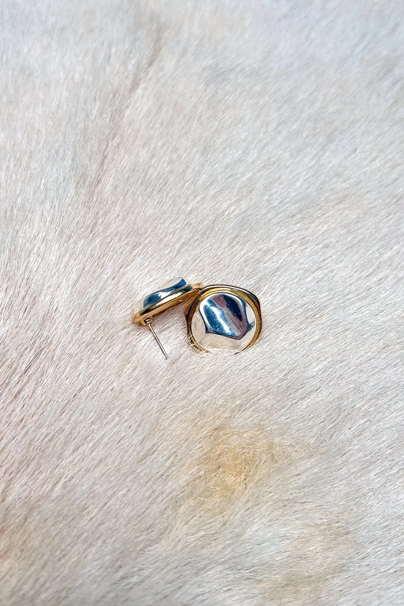 Lumos Gold Çerçeveli Modern Dokulu Çelik Küpe - görsel 4