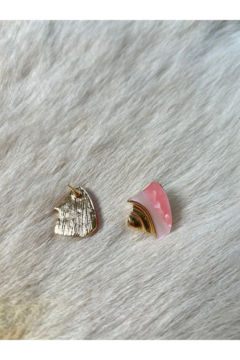 Pembe Mermer Desenli Gold Detaylı Asimetrik Küpe - görsel 4