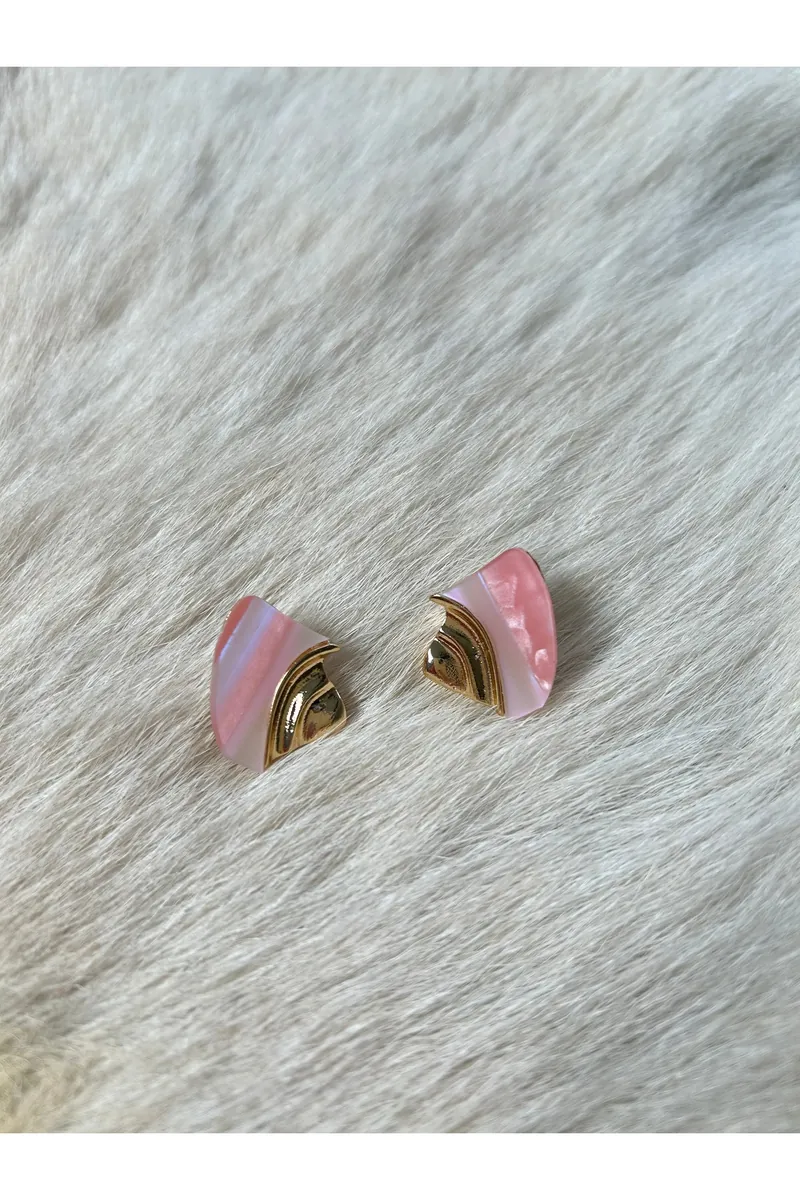 Pembe Mermer Desenli Gold Detaylı Asimetrik Küpe - görsel 3